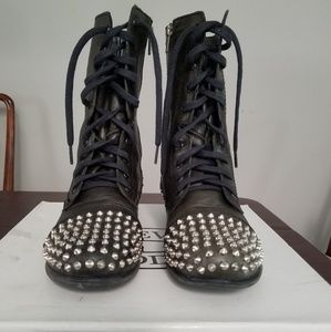 Steve Madden sz 9 spiked combat boot